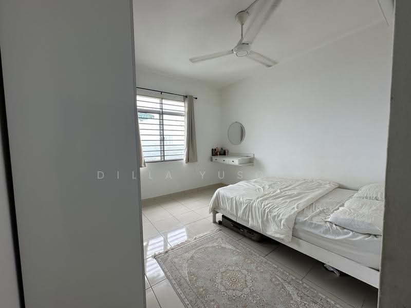 Condominium for Sale at Pearl Avenue - DILLA YUSOFF - Bedroom - PropertyGuru.com.my