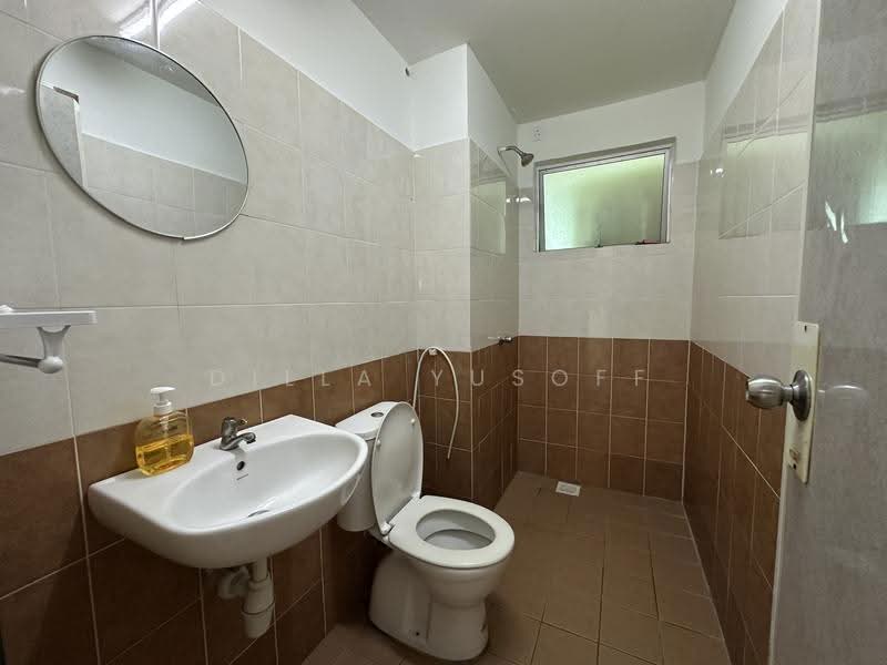 Condominium for Sale at Pearl Avenue - DILLA YUSOFF - Bathroom - PropertyGuru.com.my