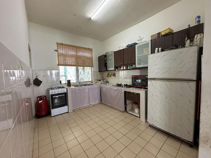 Condominium for Sale at Pearl Avenue - DILLA YUSOFF - Kitchen - PropertyGuru.com.my