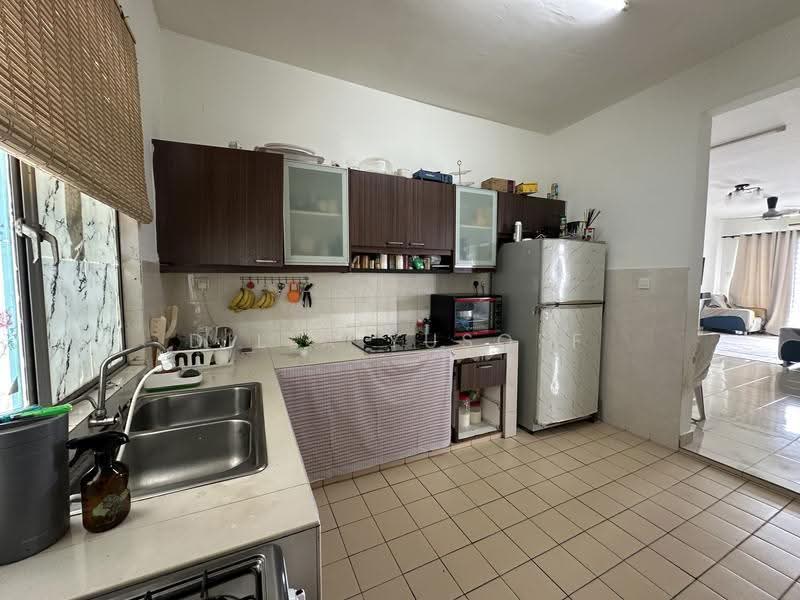 Condominium for Sale at Pearl Avenue - DILLA YUSOFF - Kitchen - PropertyGuru.com.my