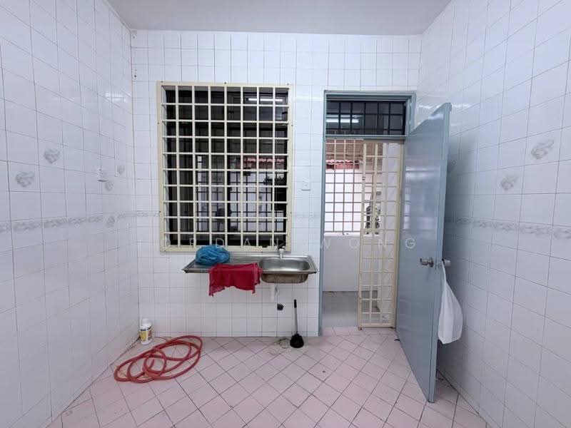 Rumah Teres 2-Tingkat untuk Dijual di Taman Tan Sri Yaacob (Johor Bahru) - Jordan Wong - Kitchen - PropertyGuru.com.my
