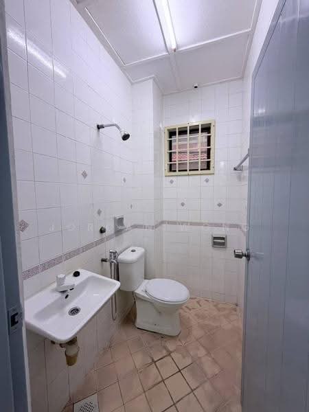 Rumah Teres 2-Tingkat untuk Dijual di Taman Tan Sri Yaacob (Johor Bahru) - Jordan Wong - Bathroom - PropertyGuru.com.my
