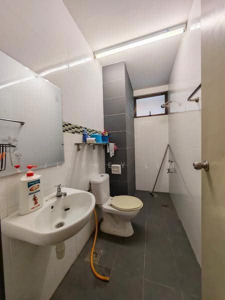 Link Bungalow for Sale in Taman Adda Heights (Tebrau) - Jeffrey Lim - Bathroom - PropertyGuru.com.my