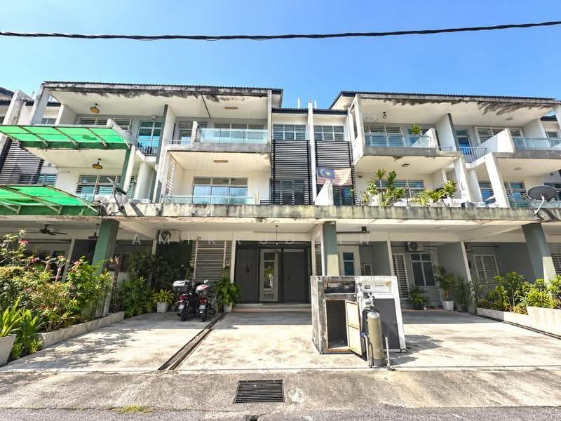 Rumah Bandar untuk Disewa di Bandar Saujana Putra (Tanjong Duabelas) - Amirruddin . - Exterior - PropertyGuru.com.my