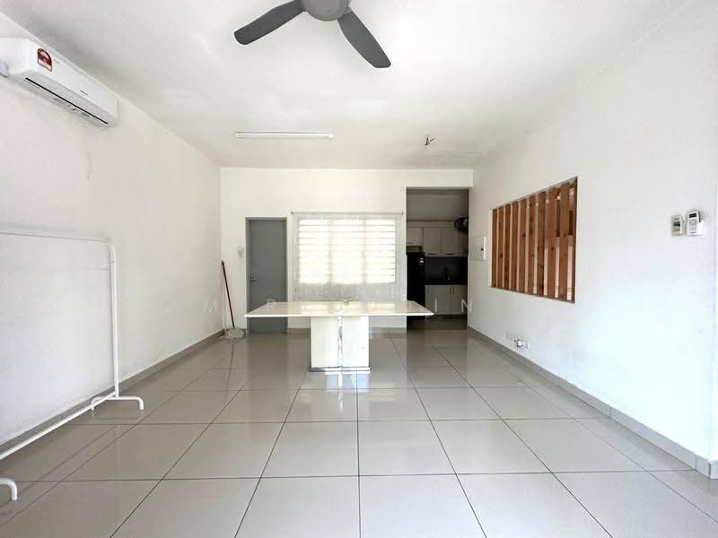 Rumah Bandar untuk Disewa di Bandar Saujana Putra (Tanjong Duabelas) - Amirruddin . - Living Room - PropertyGuru.com.my