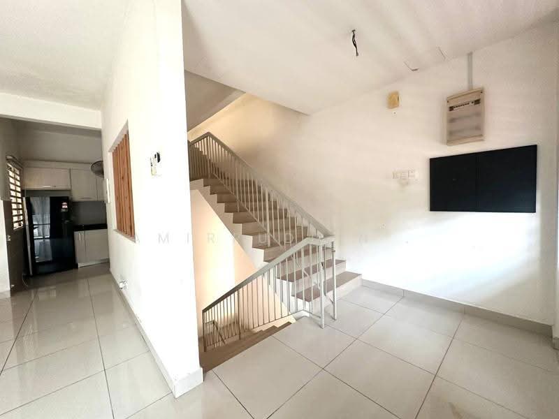 Rumah Bandar untuk Disewa di Bandar Saujana Putra (Tanjong Duabelas) - Amirruddin . - Kitchen - PropertyGuru.com.my