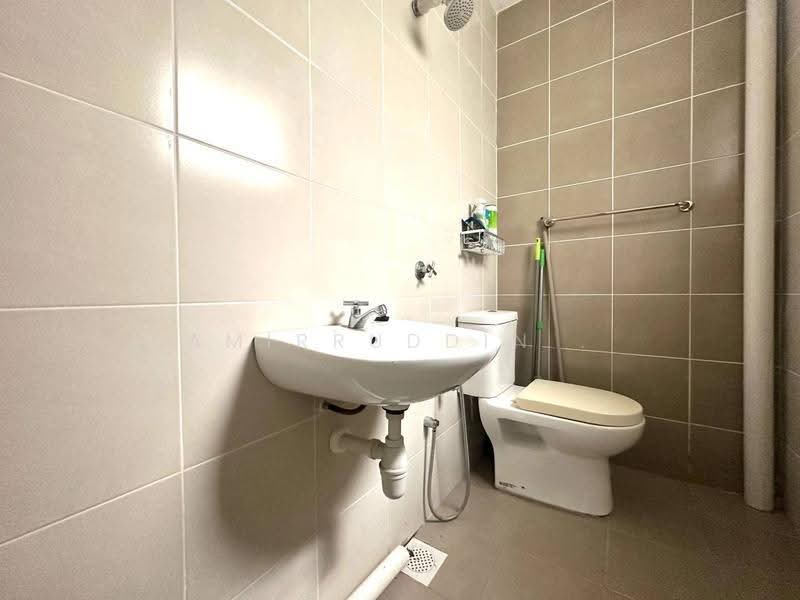 Rumah Bandar untuk Disewa di Bandar Saujana Putra (Tanjong Duabelas) - Amirruddin . - Bathroom - PropertyGuru.com.my