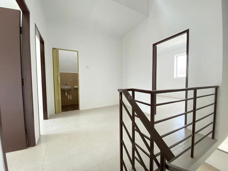 2-storey Terraced House for Sale in Taman Scientex Pasir Gudang (Pasir Gudang) - Jun Xiong Tan - Corridor - PropertyGuru.com.my