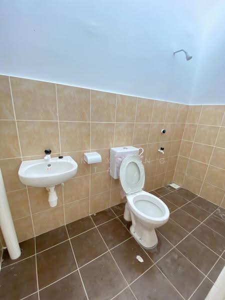 2-storey Terraced House for Sale in Taman Scientex Pasir Gudang (Pasir Gudang) - Jun Xiong Tan - Bathroom - PropertyGuru.com.my