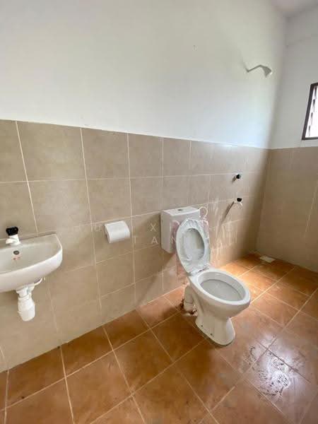 2-storey Terraced House for Sale in Taman Scientex Pasir Gudang (Pasir Gudang) - Jun Xiong Tan - Bathroom - PropertyGuru.com.my