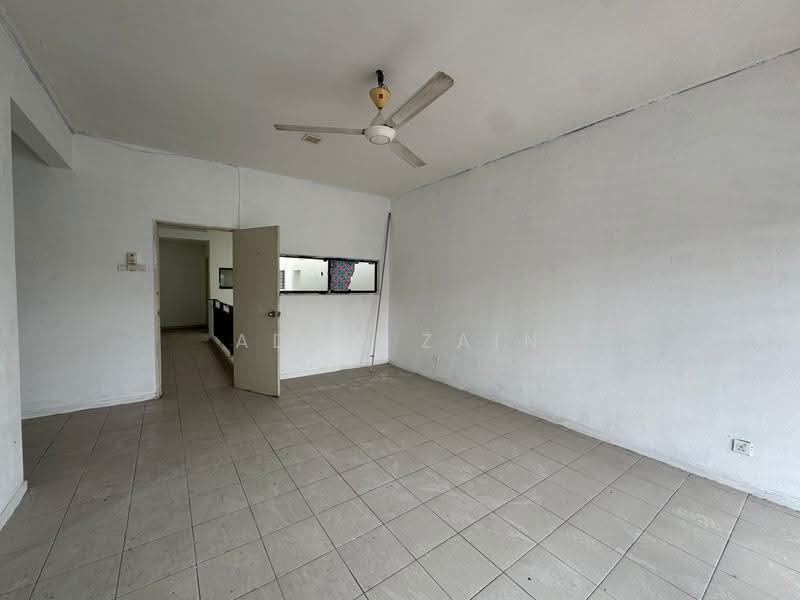 2-storey Terraced House for Sale in Taman Bayu Emas (Klang) - Adaw Zain - Living Room - PropertyGuru.com.my