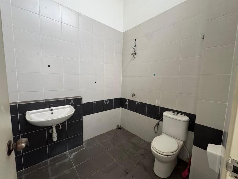2-storey Terraced House for Sale in Taman Bayu Emas (Klang) - Adaw Zain - Bathroom - PropertyGuru.com.my