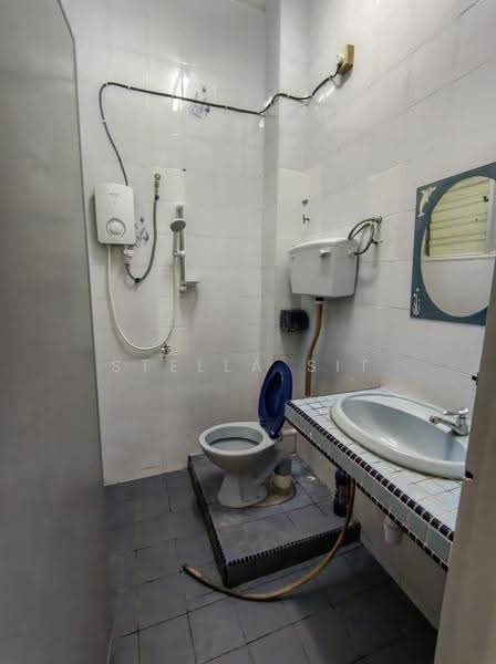 Rumah Teres 1.5-Tingkat untuk Disewa di Taman Bukit Maluri (Kepong) - Stella Sit - Bathroom - PropertyGuru.com.my