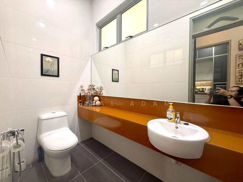 3-storey Terraced House for Sale in Cyberjaya (Selangor) - Akmal Adam - Bathroom - PropertyGuru.com.my