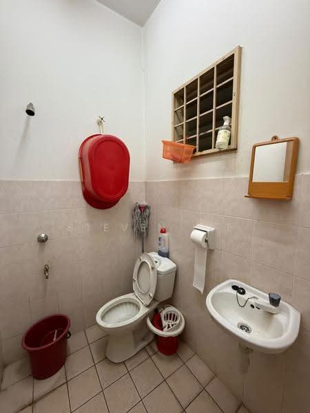 Rumah Teres 2-Tingkat untuk Disewa di TAMAN PUCHONG UTAMA (Puchong) - Steven Lee - Bathroom - PropertyGuru.com.my
