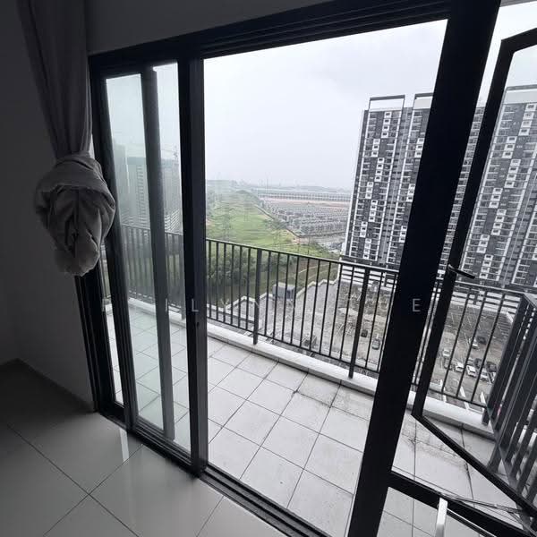 Kediaman Servis untuk Disewa di Huni @ Eco Ardence - Reilynn Tue - Balcony - PropertyGuru.com.my