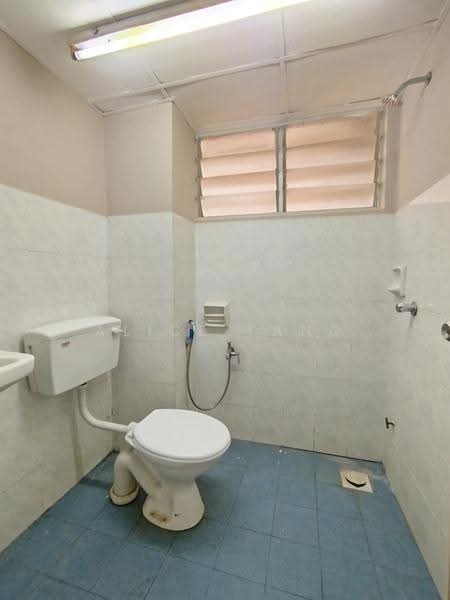 Toilet 1