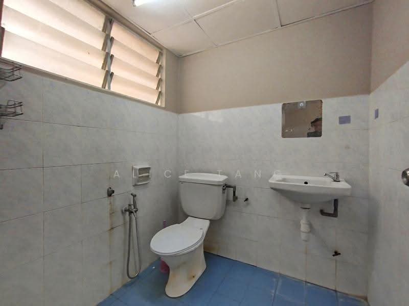 Toilet 2