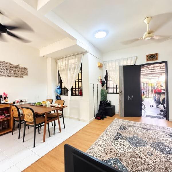 Rumah Teres 2-Tingkat untuk Dijual di Taman Nusantara Prima (Gelang Patah) - Howes Izan - Dining Room - PropertyGuru.com.my