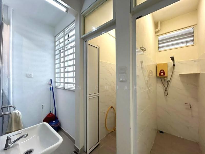 Rumah Flat untuk Disewa di Taman Jubilee Phase 2 - Jin Chuah - Bathroom - PropertyGuru.com.my
