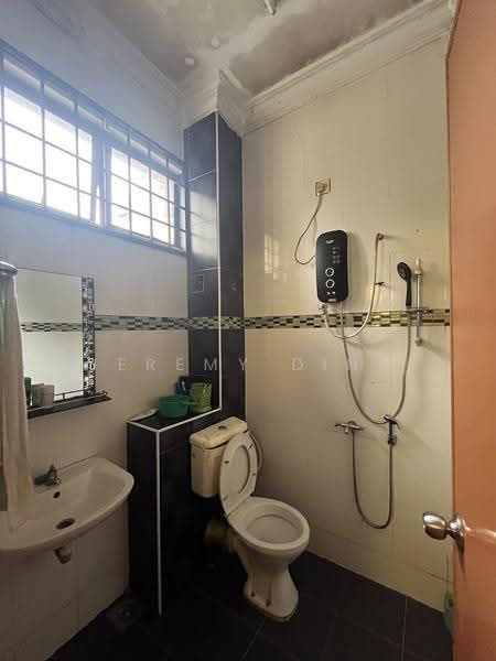 2-storey Terraced House for Sale in Permas Jaya (Johor Bahru) - Jeremy Ding - Bathroom - PropertyGuru.com.my