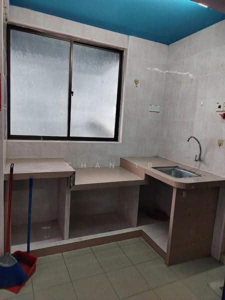 Rumah Flat untuk Disewa di Kampung Melayu - Chan YB - Kitchen - PropertyGuru.com.my