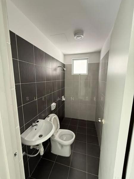 Service Residence for Rent at Residensi Taman Pelangi Indah - Sue Jin Tee - Bathroom - PropertyGuru.com.my
