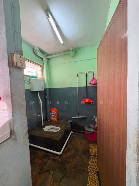 Rumah Flat untuk Dijual di Stulang Laut - Jordan Wong - Bathroom - PropertyGuru.com.my