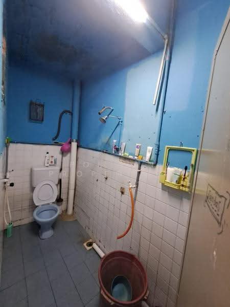 Pangsapuri untuk Dijual di Palm Court Apartment - Polilan Properties - Bathroom - PropertyGuru.com.my
