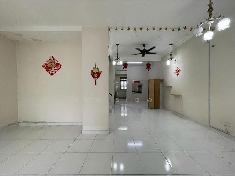 Rumah Teres 2-Tingkat untuk Disewa di Taman Damansara Aliff (Tampoi) - Eva Siow - Living Room - PropertyGuru.com.my