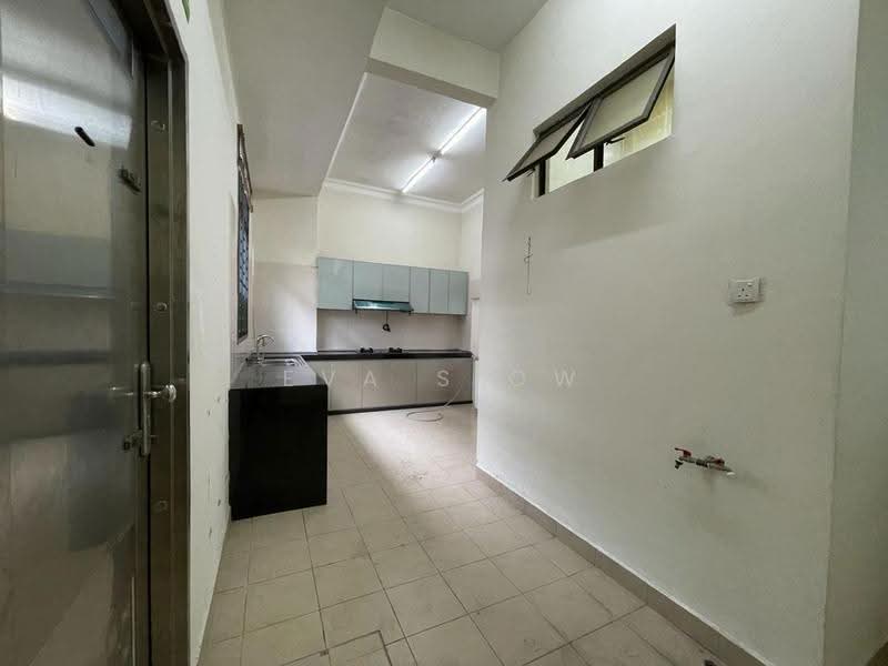 Rumah Teres 2-Tingkat untuk Disewa di Taman Damansara Aliff (Tampoi) - Eva Siow - Kitchen - PropertyGuru.com.my