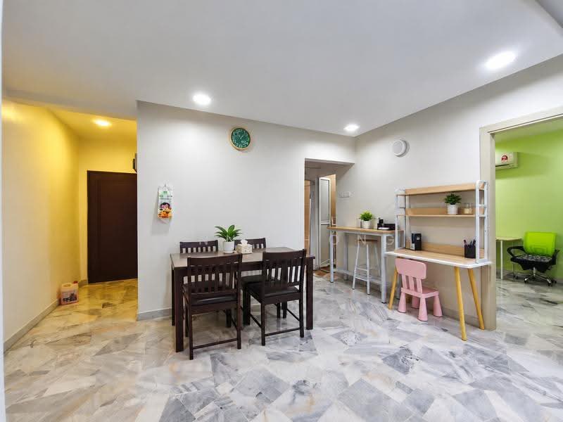 Rumah Flat untuk Dijual di Salak South Garden (Taman Salak Selatan) - Yenn Chong - Dining Room - PropertyGuru.com.my
