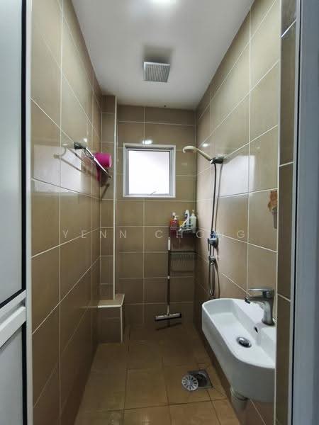 Rumah Flat untuk Dijual di Salak South Garden (Taman Salak Selatan) - Yenn Chong - Bathroom - PropertyGuru.com.my