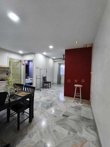 Rumah Flat untuk Dijual di Salak South Garden (Taman Salak Selatan) - Yenn Chong - Living Room - PropertyGuru.com.my
