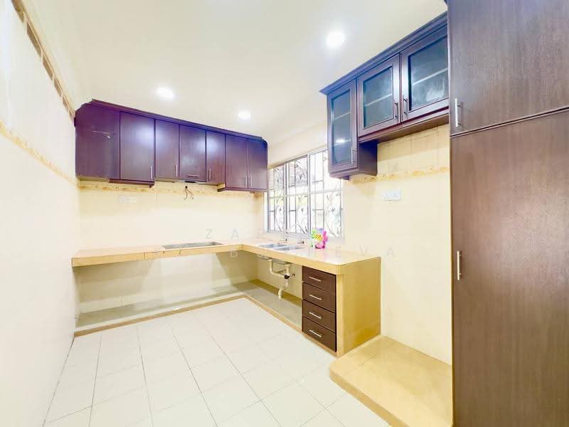 Rumah Teres 2-Tingkat untuk Dijual di Taman Pinggiran Usj (Subang Jaya) - Zarema Kulbuzheva - Kitchen - PropertyGuru.com.my