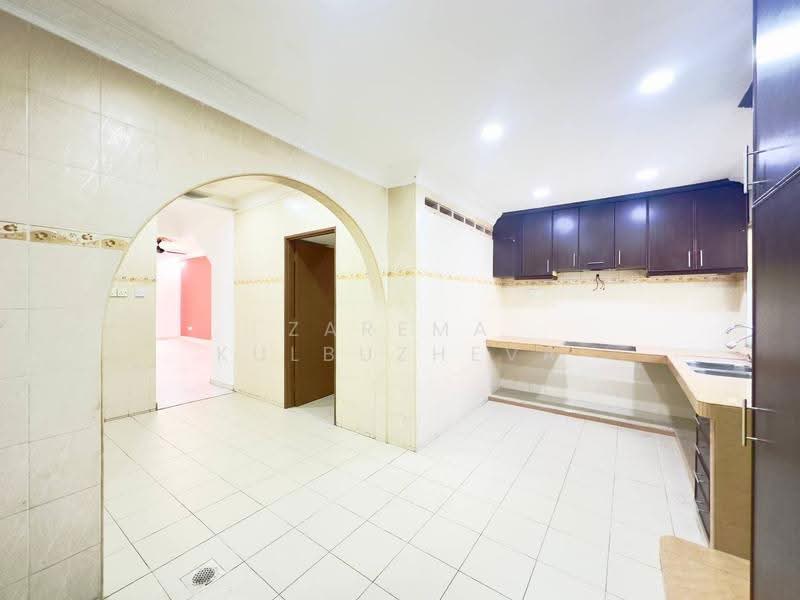 Rumah Teres 2-Tingkat untuk Dijual di Taman Pinggiran Usj (Subang Jaya) - Zarema Kulbuzheva - Kitchen - PropertyGuru.com.my