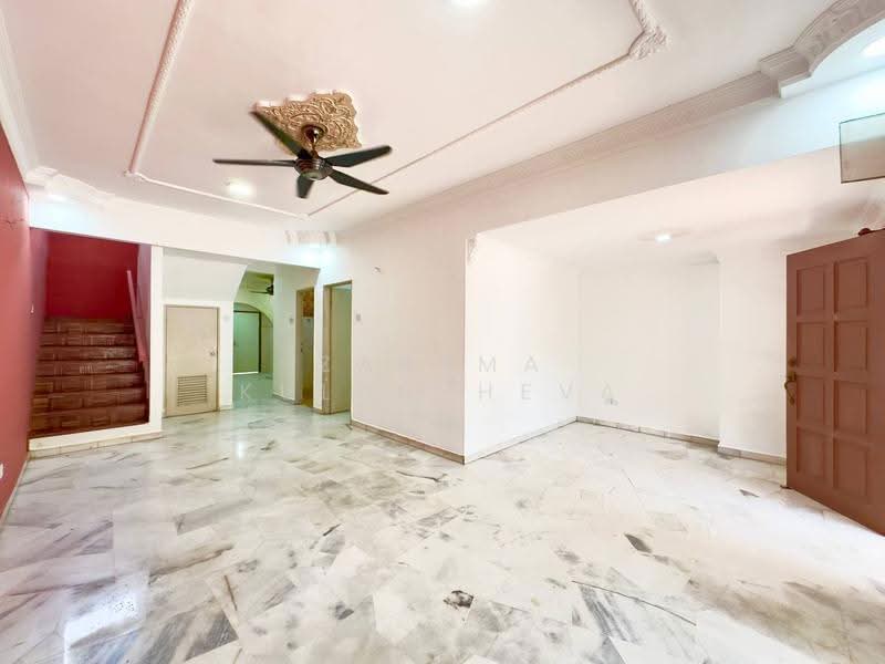 Rumah Teres 2-Tingkat untuk Dijual di Taman Pinggiran Usj (Subang Jaya) - Zarema Kulbuzheva - Living Room - PropertyGuru.com.my