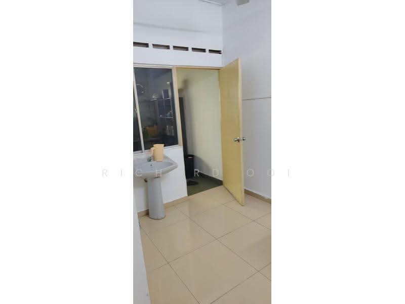 Rumah Teres untuk Disewa di SS3 (Petaling Jaya) - Richard Ooi - Bathroom - PropertyGuru.com.my