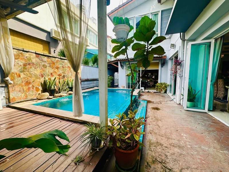 Bungalow House for Sale in Kota Kemuning (Shah Alam) - Ashraff Daniel - Exterior - PropertyGuru.com.my