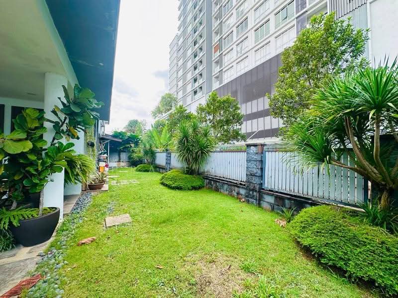 Bungalow House for Sale in Kota Kemuning (Shah Alam) - Ashraff Daniel - Garden - PropertyGuru.com.my