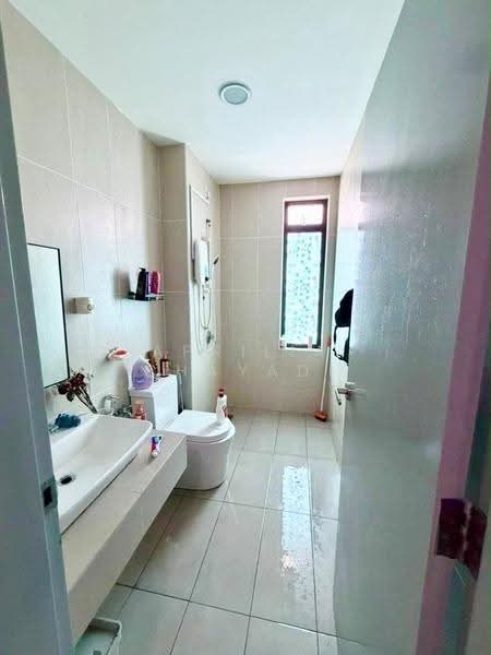 Rumah Teres untuk Disewa di Iskandar Puteri (Nusajaya) (Johor) - APRILIA CHAYADI - Bathroom - PropertyGuru.com.my