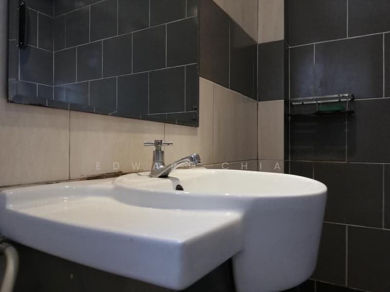 Kondominium untuk Disewa di Subang Ville Aman Luxury Condominiums - Edward Chia - Main Bathroom - PropertyGuru.com.my