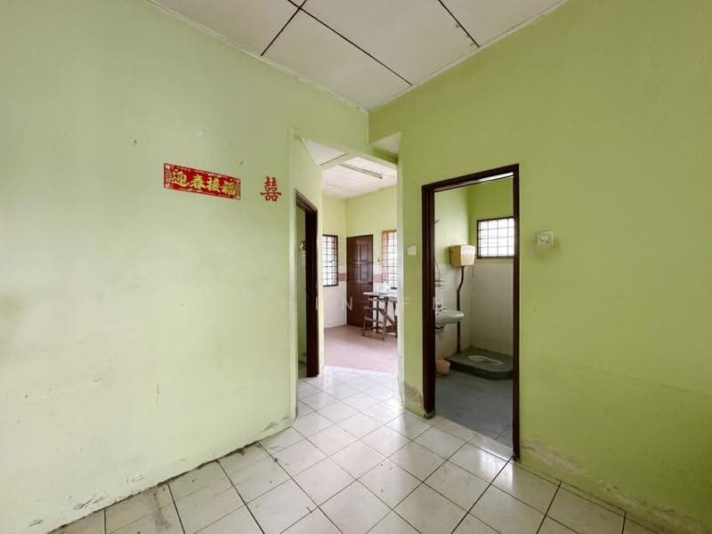 1-storey Terraced House for Sale in Melaka City (Melaka) - CHIN FN - Bathroom - PropertyGuru.com.my