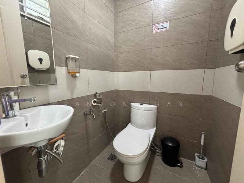 Pejabat untuk Disewa di Kota Kinabalu (Sabah) - Brandon Chan - Bathroom - PropertyGuru.com.my
