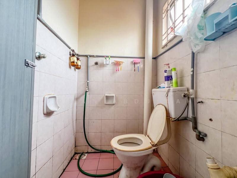 Terraced House for Sale in Bandar Mahkota Banting (Tanjong Duabelas) - Luqman Abdullah - Bathroom - PropertyGuru.com.my