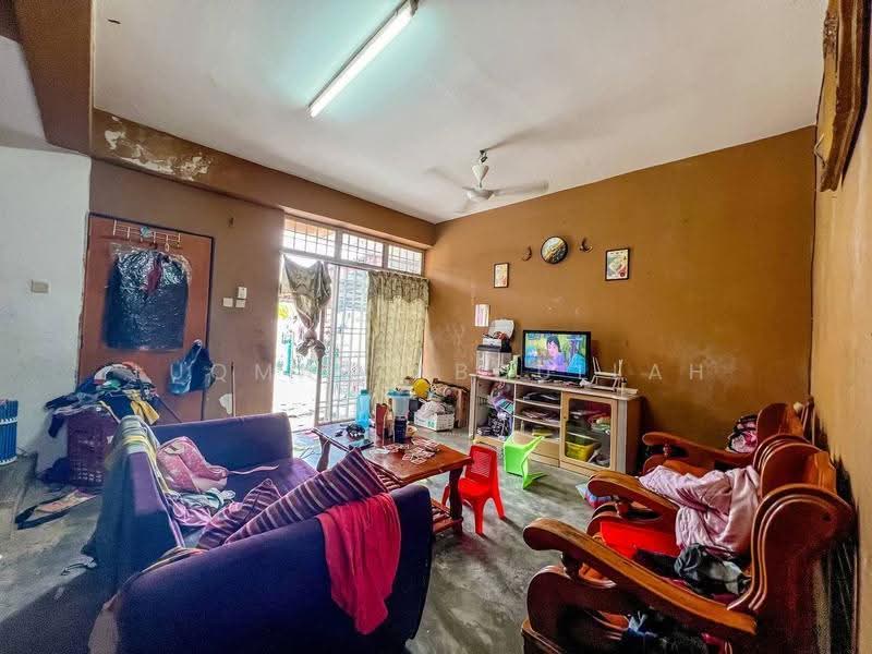 Terraced House for Sale in Bandar Mahkota Banting (Tanjong Duabelas) - Luqman Abdullah - Living Room - PropertyGuru.com.my