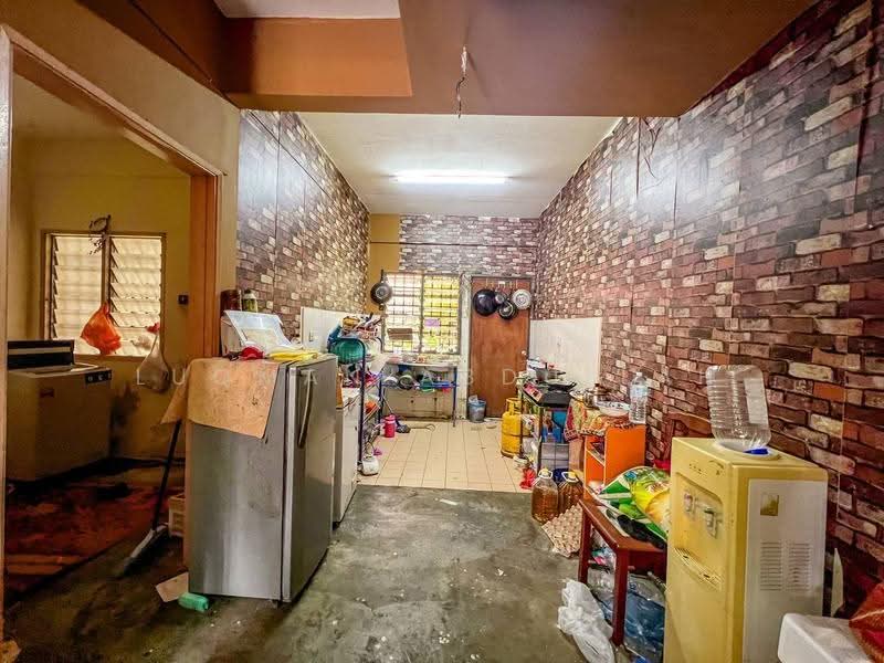 Terraced House for Sale in Bandar Mahkota Banting (Tanjong Duabelas) - Luqman Abdullah - Kitchen - PropertyGuru.com.my