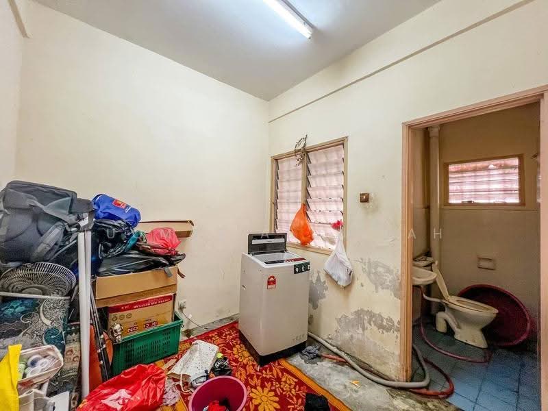 Terraced House for Sale in Bandar Mahkota Banting (Tanjong Duabelas) - Luqman Abdullah - Bathroom - PropertyGuru.com.my