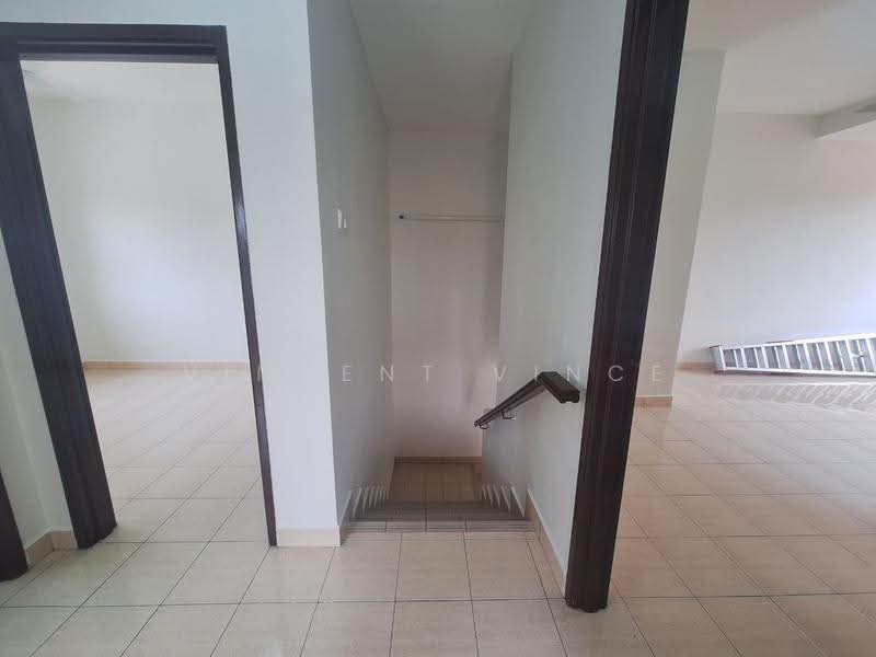 Rumah Teres 2-Tingkat untuk Disewa di Seri Kembangan (Selangor) - Vincent Vince - Entrance - PropertyGuru.com.my