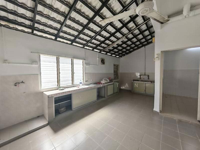 Rumah Teres 2-Tingkat untuk Dijual di Taman Pantai Emas (Klebang) - Wesley Tan - Kitchen - PropertyGuru.com.my